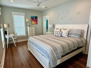 3 Schlafzimmer, Schreibtisch, Bügeleisen/Bügelbrett, Reisekinderbett