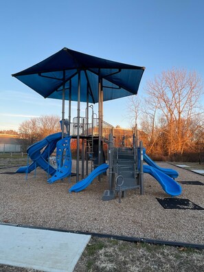 Children's area - Dog-Friendly Oceanfront Getaway - Walk to Dining - Private Beach Access (Milford)