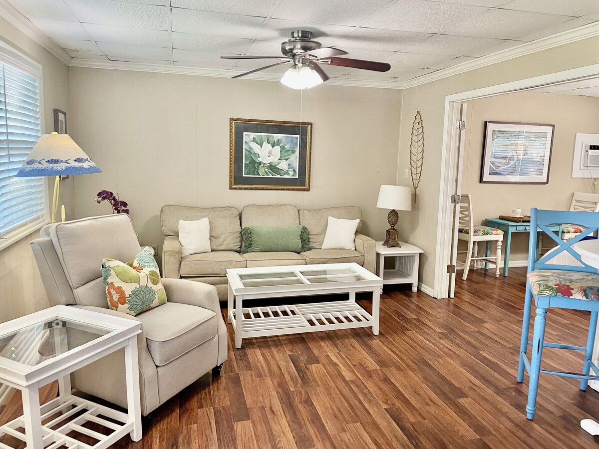 Enjoy an "Old Florida" property close to downtown.