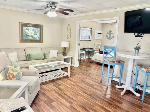 Enjoy an "Old Florida" property close to downtown.