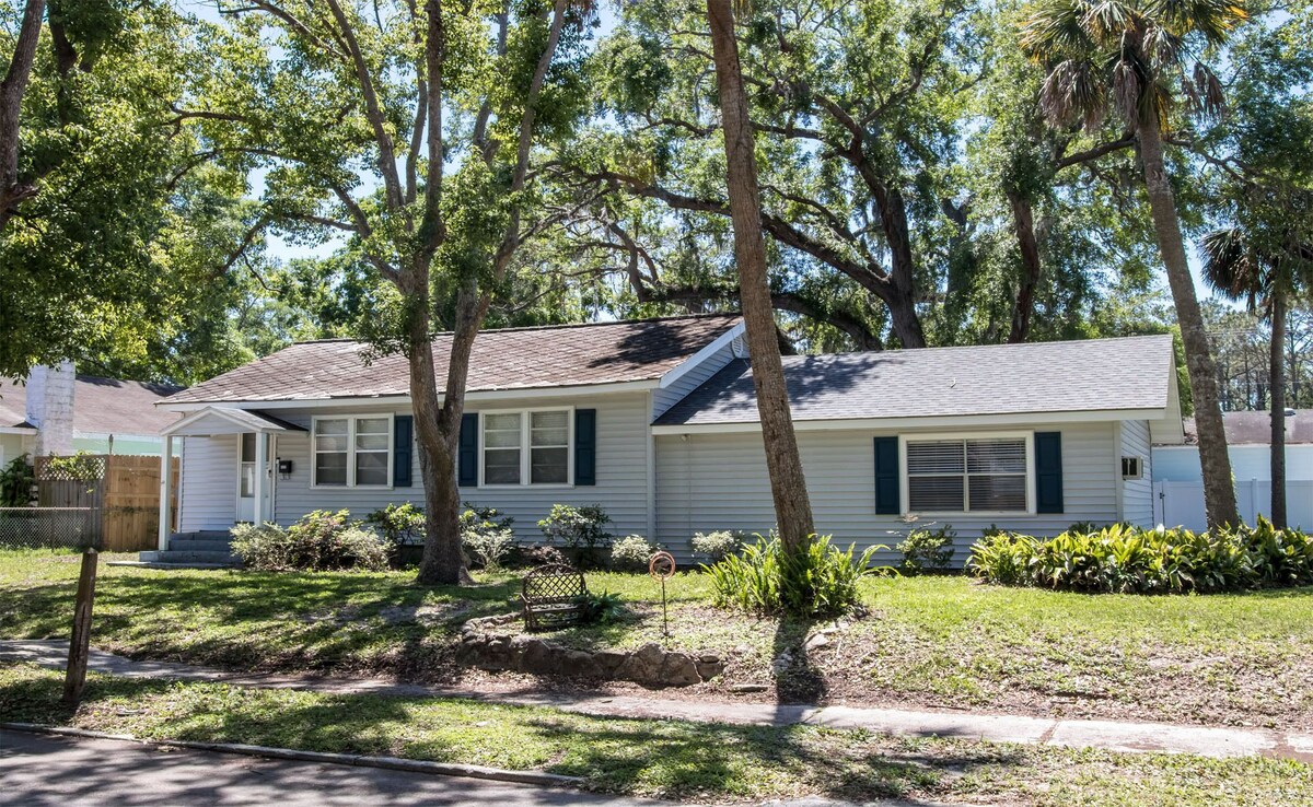 Photo 17 of Enjoy an "Old Florida" property close to downtown.