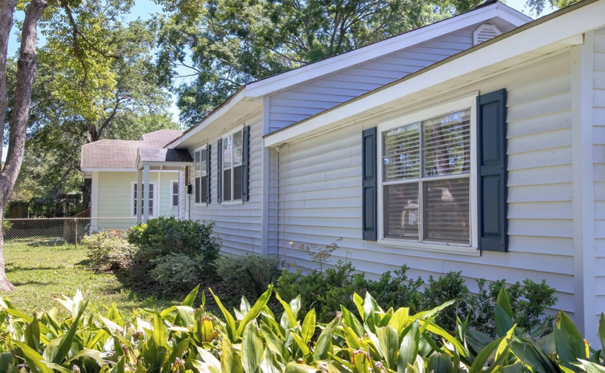 Photo 18 of Enjoy an "Old Florida" property close to downtown.