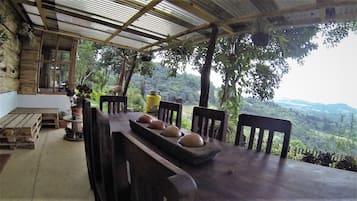Tempat makan outdoor