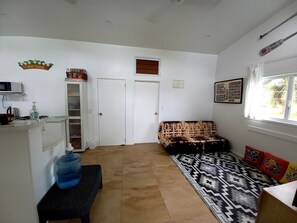 Smart TV, DVD player - Capture the view, hear the waves -TepaeruVista (Vaimaanga)