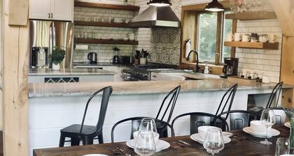Killington Timber Frame House - Hot Tub - 5 min to mountain!
