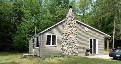 Rustic Cottage on lake Swim,Fish,boat,Fireplace,Pictured Rocks!
