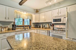 Fridge, microwave, stovetop, dishwasher - Higgins Lake Getaway w/ Fire Pit, Walk to Beach! (Roscommon)