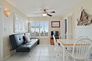 Dining - Sea Rocket 6: Beachfront Beauty in North (N Redington Beach)