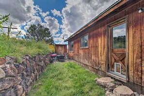 Exterior - Peaceful Ranch Cabin, 3 Mi to Becker Lake! (Springerville)