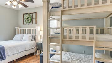 4 bedrooms, travel crib, internet, bed sheets