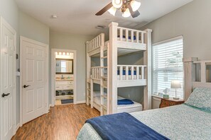 4 bedrooms, travel cot, Internet, bed sheets