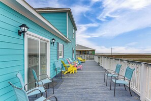 Terrace/patio - Steps to Surfside Beach: Large Group Gulf Retreat (Surfside Beach)