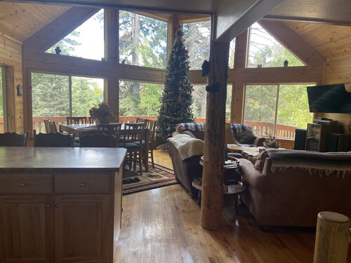 Beautiful Luxurious Cabin - The perfect getaway! 