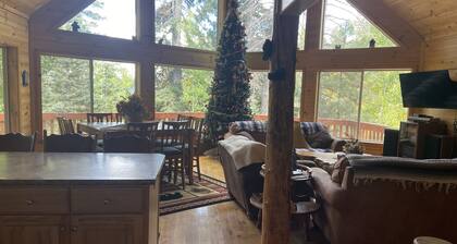 Beautiful Luxurious Cabin - The perfect getaway!