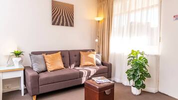 Televisión, Netflix, servicios de streaming, oficina