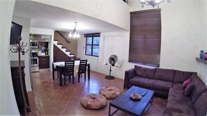 Room, 1 King Bed, Non Smoking | Living area | Flat-screen TV