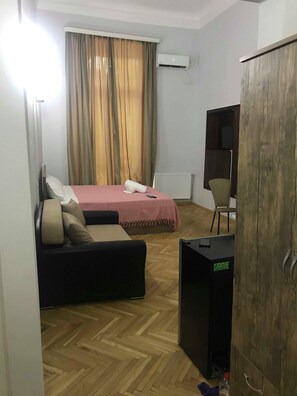 3 bedrooms, iron/ironing board, WiFi