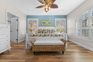 3 Schlafzimmer, Schreibtisch, Bügeleisen/Bügelbrett, WLAN