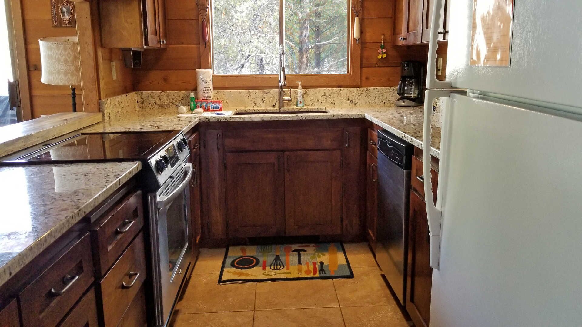 冷蔵庫、電子レンジ、オーブン、コンロ