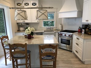 Fridge, microwave, dishwasher, coffee/tea maker