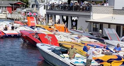 NAUTI NESTING at ♥️ of DOWNTOWN with WATERFRONT SEASONAL POOL & HOT TUB ACCESS😎