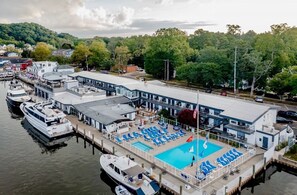 Outdoor pool, a heated pool