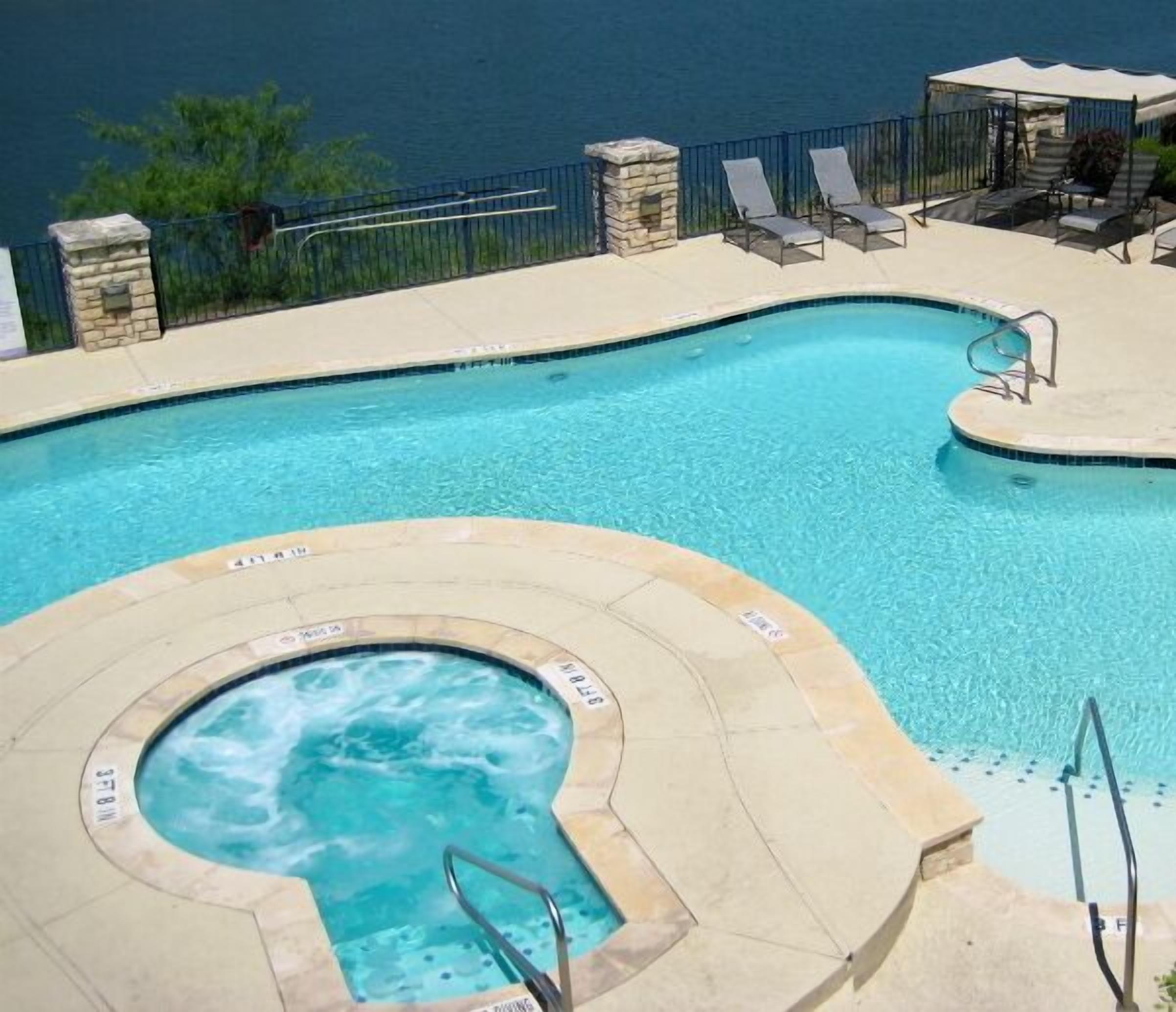 室内游泳池，室外游泳池