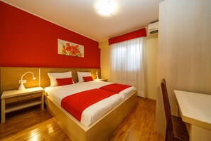 6 bedrooms, in-room safe, iron/ironing board, free WiFi