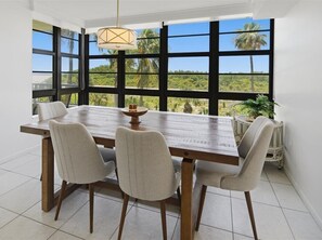 Dining - Beachfront 2BR/2BA South Seas condo with pool, WiFi, and full kitchen. (Marco Island)