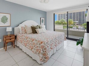 2 bedrooms, iron/ironing board, free WiFi, bed sheets - Beachfront 2BR/2BA South Seas condo with pool, WiFi, and full kitchen. (Marco Island)