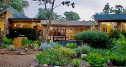 Deckhaus Hepburn Retreat