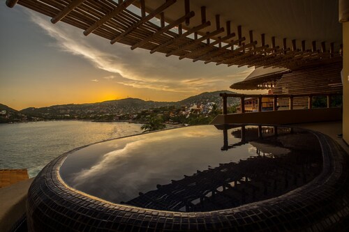 Luxury  Oceanfront Condo with Private Plunge Pool and spectacular views.