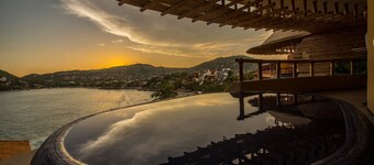 Luxury  Oceanfront Condo with Private Plunge Pool and spectacular views.