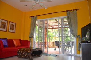 TV - 2 Bedroom Pool House, Car Service (Chiangmai)