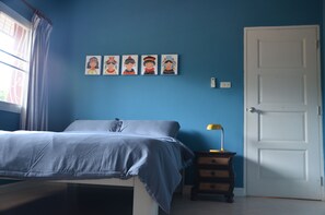 2 bedrooms, iron/ironing board, Internet, bed sheets