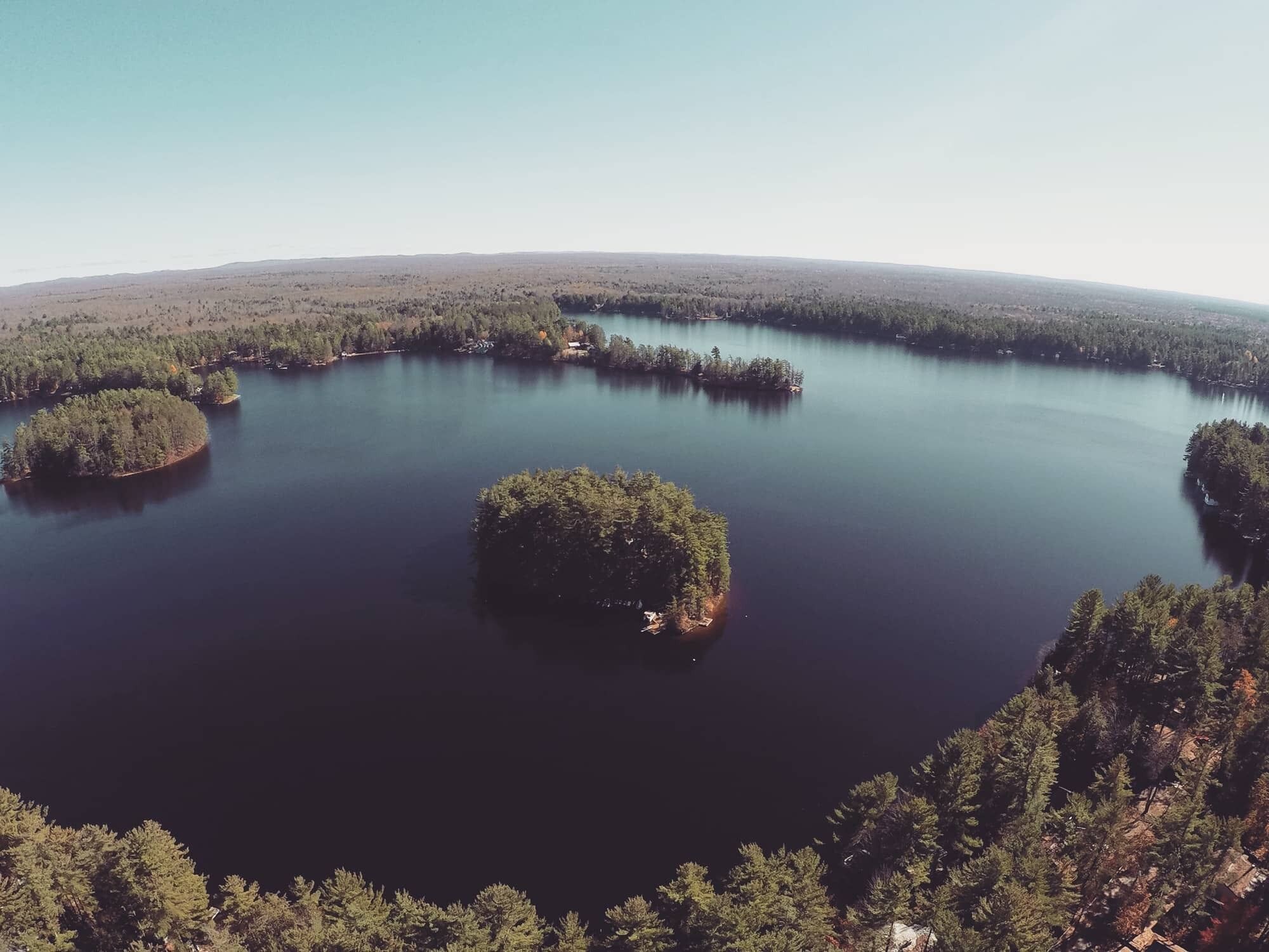 Island Cottage sleeps 8 - Let your dogs run free. Includes Pontoon Boat/Hottub