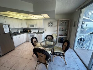 Fridge, microwave, oven, dishwasher - Cute Island decor theme Condo (Marco Island)