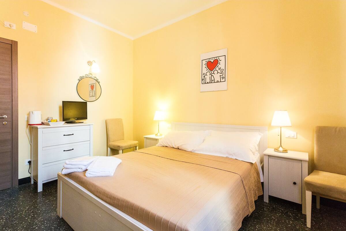 Double Room, Shared Bathroom | Egyptian cotton sheets, premium bedding, down comforters, WiFi (free)