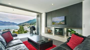 TV, fireplace, stereo