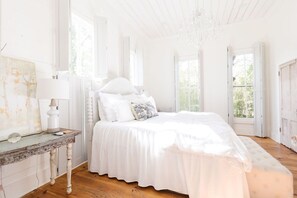 3 Schlafzimmer, Schreibtisch, Bügeleisen/Bügelbrett, Reisekinderbett