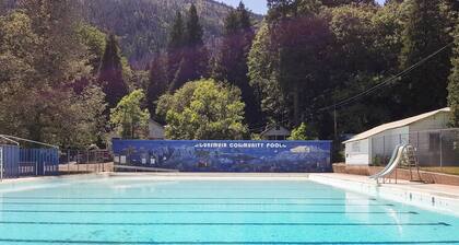 'Sawadee Guest House' ~ 16 mailin päässä Mt Shasta Ski Parkista