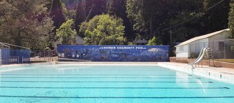 Dunsmuir Apartment ~ 17 Mi to Mt Shasta Ski Park!