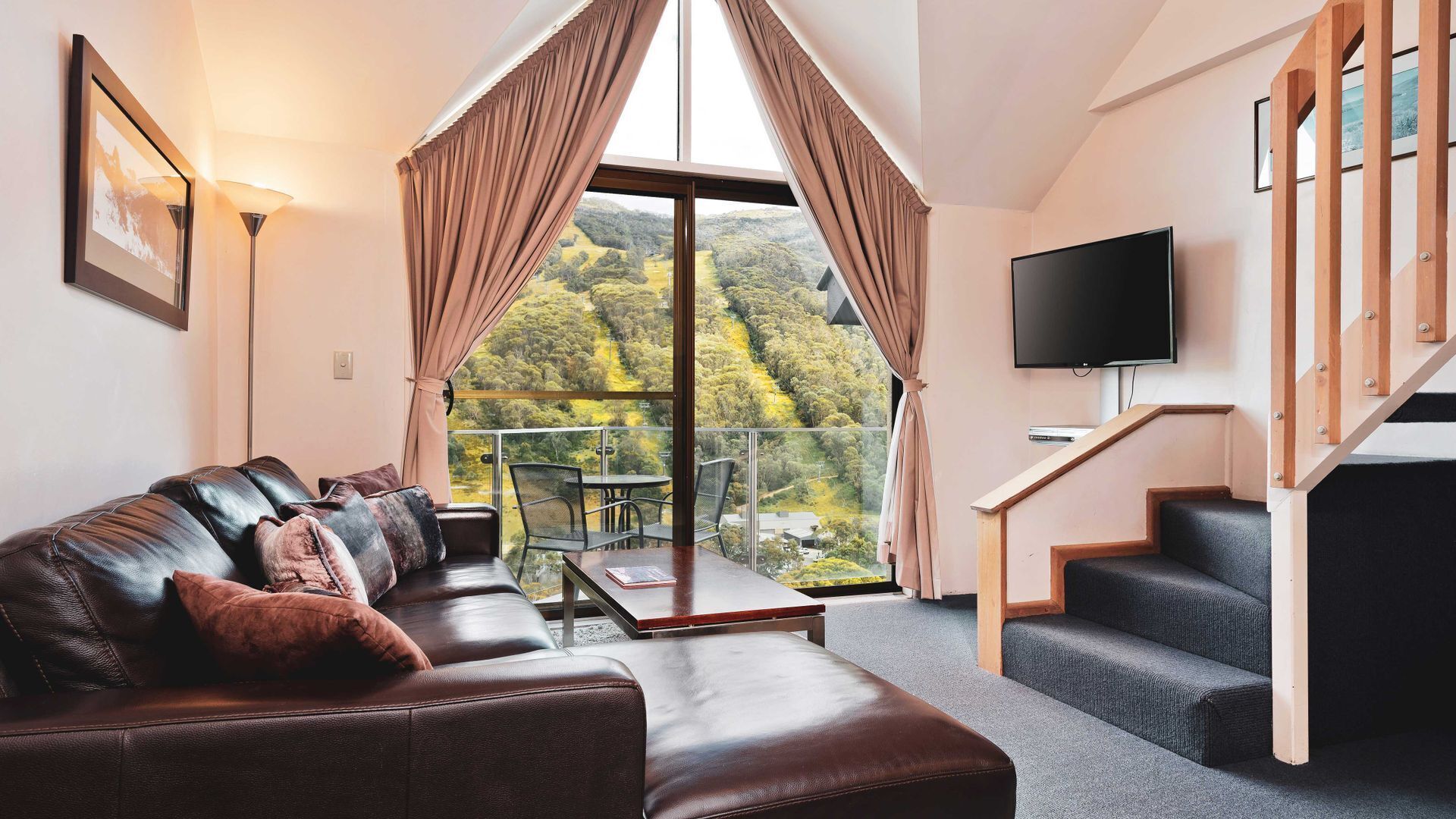 Lantern 29- Loft Apartment, nestled in the Snowy Mountains.