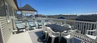 10% DISCOUNT FOR REST OF 2025 SEASON. 1/2 BLOCK TO BOARDWALK AND RIDES.