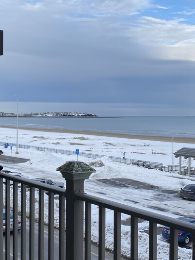 Beautiful ocean front  condo with private balcony , HAMPTON BEACH!! 