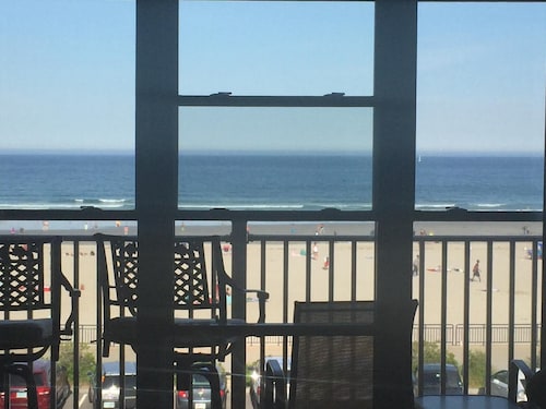 Beautiful ocean front  condo with private balcony , HAMPTON BEACH!! 