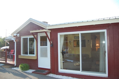 Retraite rouge au mont. Washington avec un nouveau jacuzzi pour 6 personnes