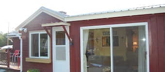 Red Retreat at Mt. Washington with NEW 4 person Jacuzzi