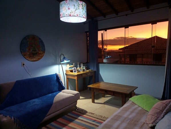 智能電視、書籍、音響