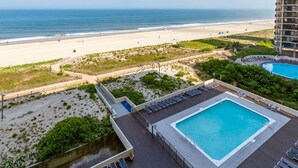 A rooftop pool with a view of the beach and ocean. - Adorable one bedroom oceanfront with a pool (Ocean City)
